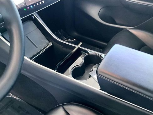 Used 2021 Tesla Model Y Long Range image 18