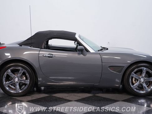 Used 2008 Pontiac Solstice GXP w/ Premium Package RWD image 13