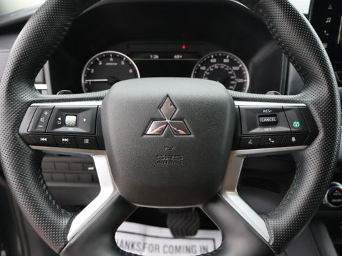 Used 2025 Mitsubishi Outlander SE image 38