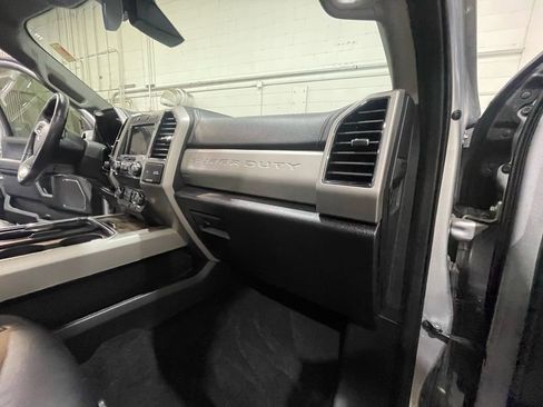 Used 2019 Ford F250 Lariat w/ Lariat Ultimate Package image 11