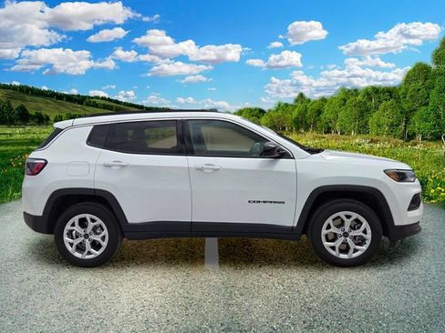 Certified 2025 Jeep Compass Latitude AWD/4WD image 7