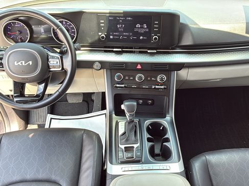 Used 2023 Kia Carnival LX FWD image 32