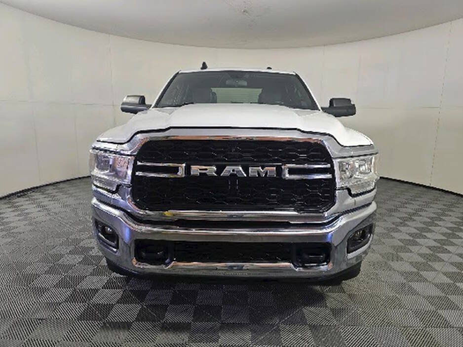 Used 2022 RAM 2500 Tradesman w/ Chrome Appearance Group AWD/4WD image 4
