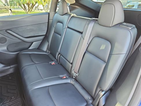 Used 2021 Tesla Model Y Long Range image 15