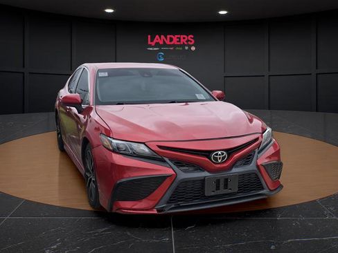 Used 2021 Toyota Camry SE FWD image 5