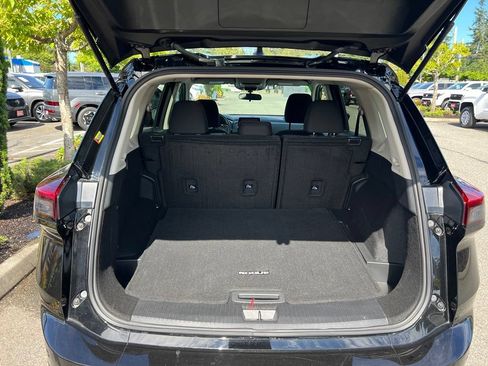 Used 2025 Nissan Rogue S AWD/4WD image 10