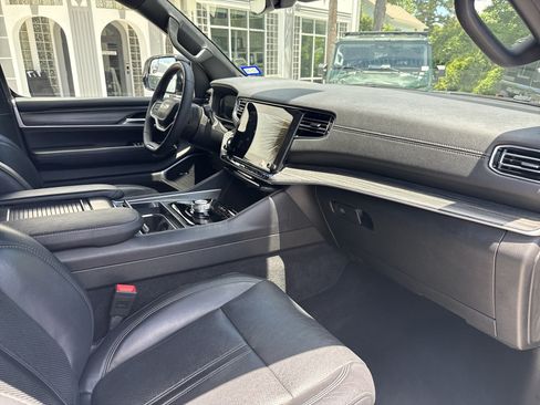 Used 2024 Jeep Wagoneer Series II w/ Flexible Seating Group RWD image 33