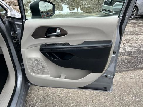 Used 2020 Chrysler Voyager Lxi image 29