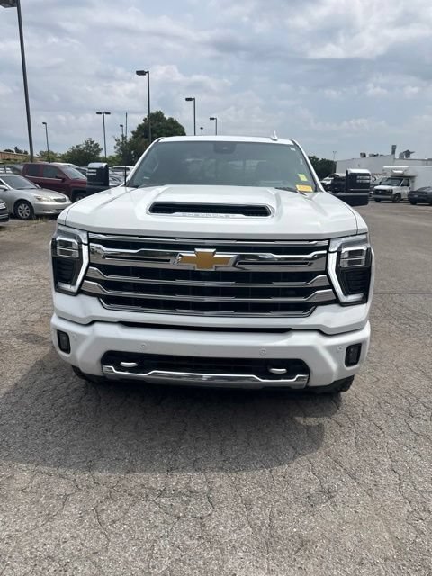 Used 2025 Chevrolet Silverado 3500 High Country w/ High Country Premium Package AWD/4WD image 2