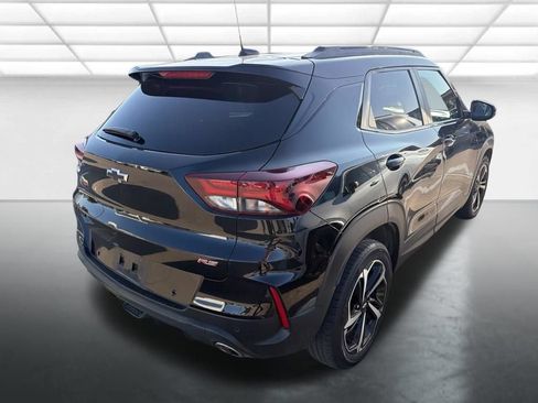 Used 2022 Chevrolet TrailBlazer RS w/ Technology Package FWD image 2