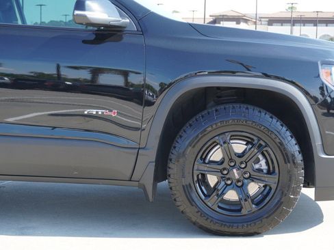 Used 2022 GMC Acadia AT4 w/ Technology Package image 9