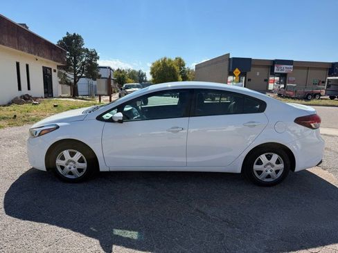 Used 2017 Kia Forte LX image 4