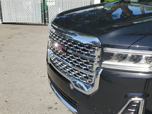 Certified 2023 GMC Acadia Denali w/ Black Diamond Edition FWD image 9
