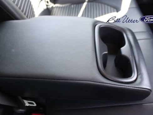 Used 2019 Toyota Camry SE w/ Convenience Package FWD image 13