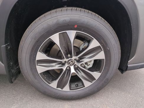 New 2026 Toyota Highlander XLE image 27