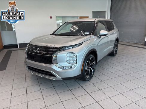 Used 2024 Mitsubishi Outlander SE FWD image 3