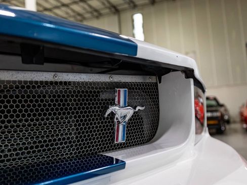 Used 2012 Ford Mustang GT Premium w/ HID Headlamps & Security Pkg RWD image 22