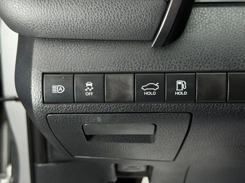 Used 2019 Toyota Camry SE FWD image 18
