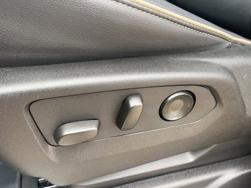 Used 2024 Chevrolet Tahoe Premier w/ Advanced Technology Package image 16