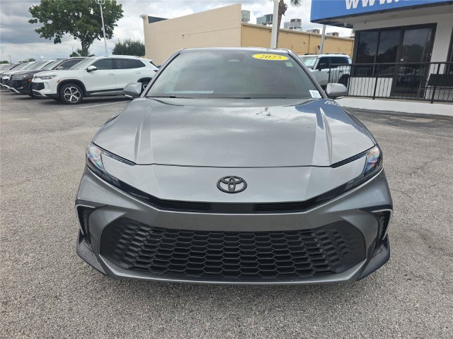 Used 2025 Toyota Camry SE w/ Convenience Package FWD image 2