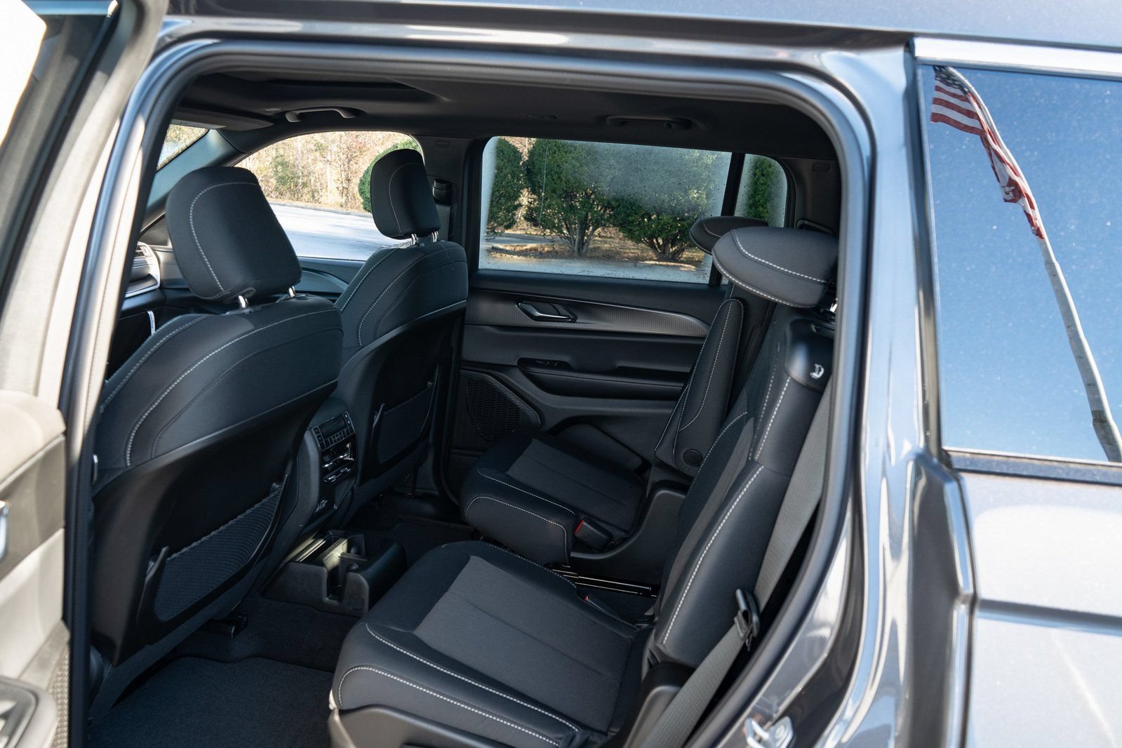 Used 2025 Jeep Grand Cherokee L Laredo RWD image 18