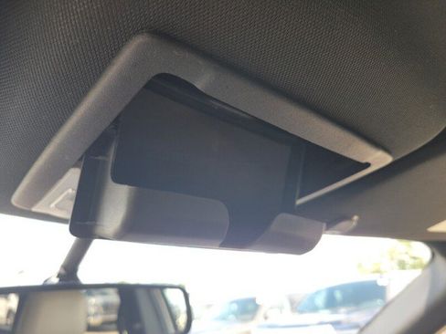 Used 2018 Ford Explorer XLT w/ Equipment Group 201A FWD image 25