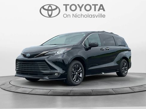 Used 2024 Toyota Sienna XLE Woodland Edition AWD/4WD image 1