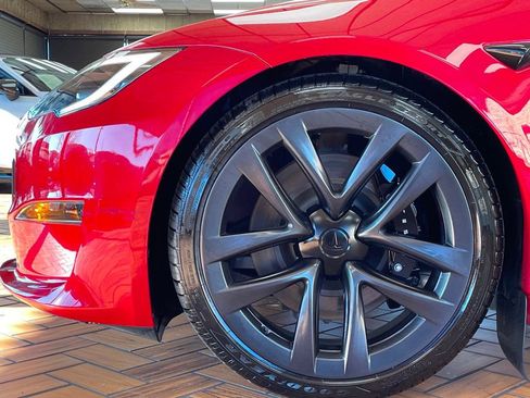 Used 2022 Tesla Model S Plaid image 5