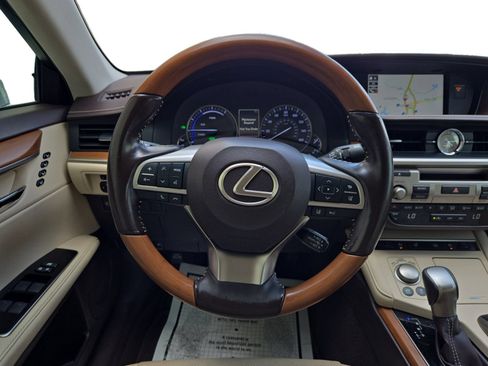 Used 2017 Lexus ES 300h FWD image 22