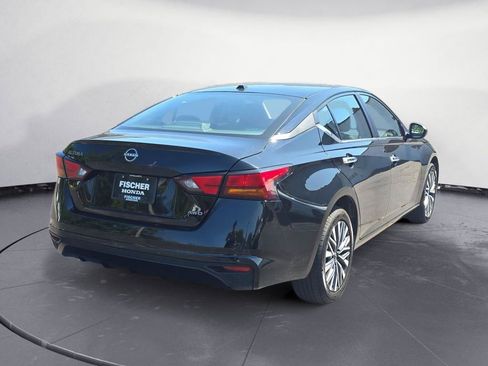 Used 2025 Nissan Altima 2.5 SV AWD/4WD image 3