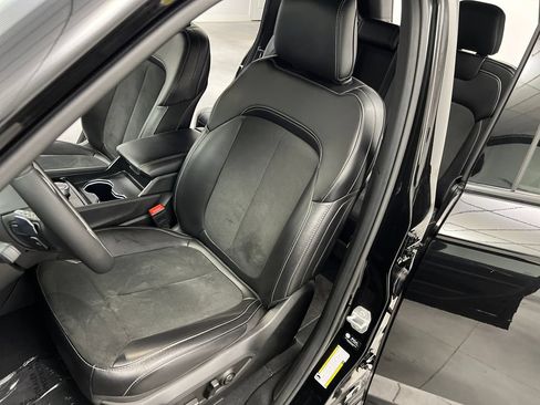 Used 2025 Jeep Grand Cherokee Altitude AWD/4WD image 9