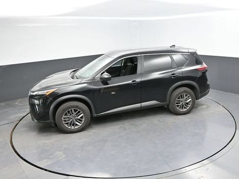 Used 2024 Nissan Rogue S AWD/4WD image 39