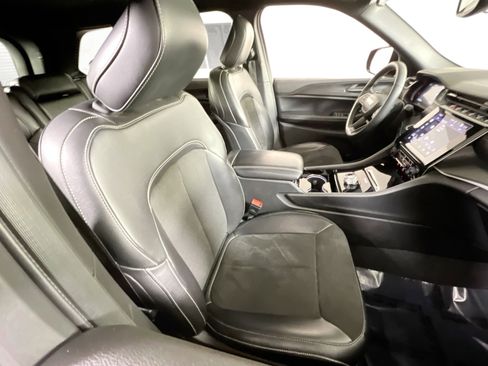 Used 2023 Jeep Grand Cherokee Altitude image 27