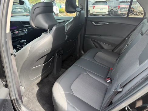 Used 2023 Kia Niro EX Touring FWD image 5