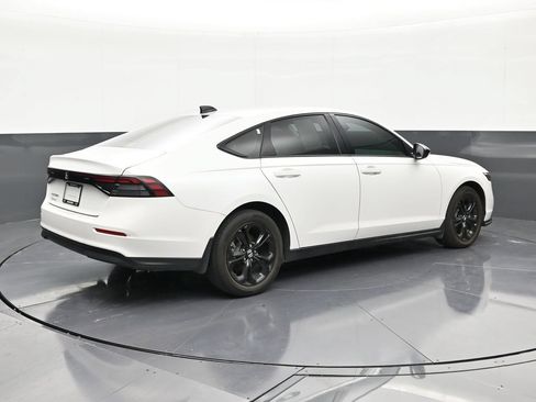 Used 2025 Honda Accord SE image 5