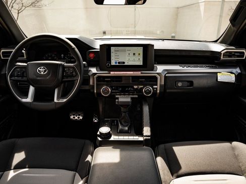 Used 2025 Toyota Tacoma TRD Sport AWD/4WD image 33
