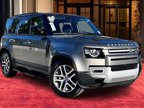 Used 2025 Land Rover Defender 110 S image 11