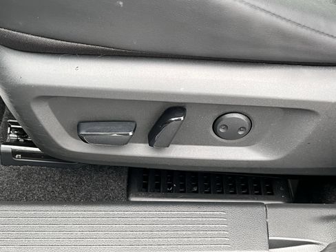 Used 2023 Nissan Rogue SV w/ SV Premium B Package image 15