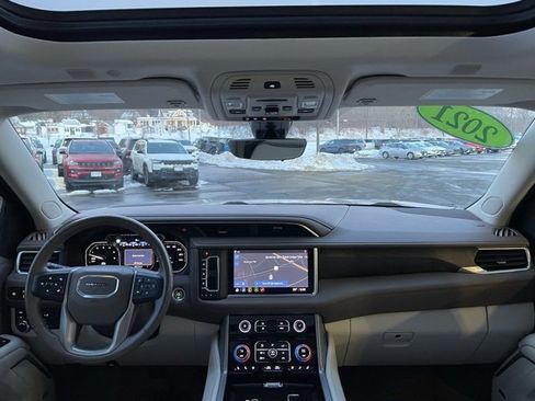 Used 2021 GMC Yukon Denali w/ Denali Premium Package image 13