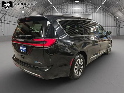 Used 2023 Chrysler Pacifica Limited FWD image 5
