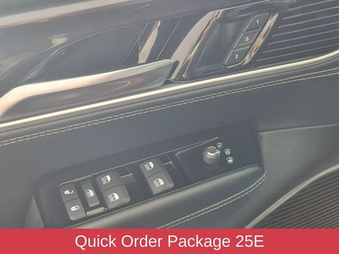 Used 2024 Jeep Wagoneer 4WD w/ Premium Group I image 12