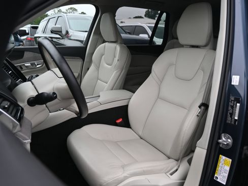 Used 2024 Volvo XC90 B6 Plus AWD/4WD image 16