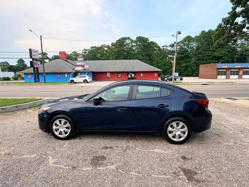 Used 2017 MAZDA MAZDA3 Sport FWD image 4