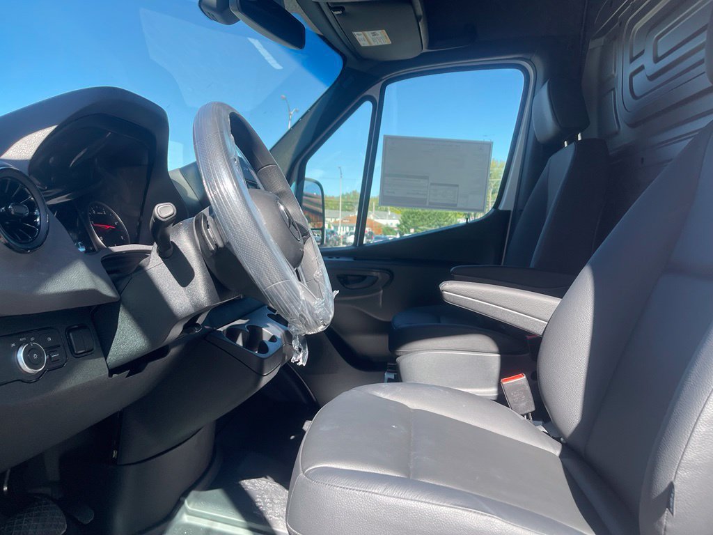 New 2025 Mercedes-Benz Sprinter 2500 image 9