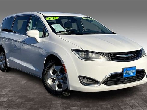 Used 2017 Chrysler Pacifica Touring Plus image 11