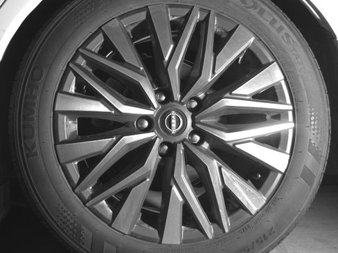 Used 2025 Nissan Altima 2.5 SV FWD image 14