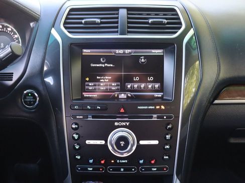 Used 2016 Ford Explorer Platinum AWD/4WD image 37