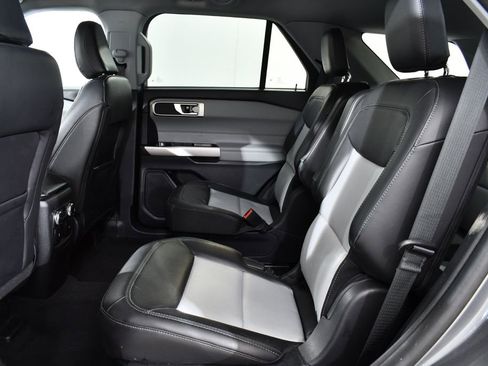 Used 2022 Ford Explorer XLT w/ Equipment Group 202A image 16