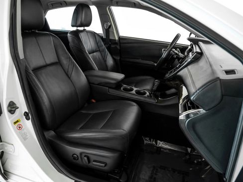 Used 2015 Toyota Avalon Limited FWD image 24