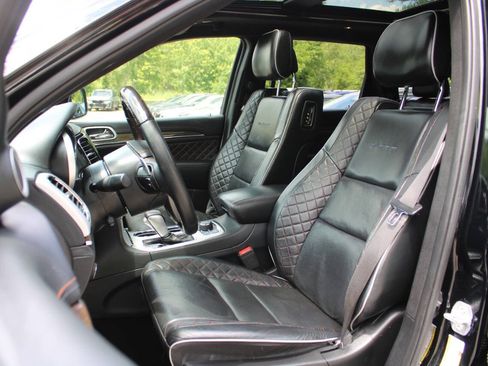 Used 2019 Jeep Grand Cherokee Summit AWD/4WD image 25